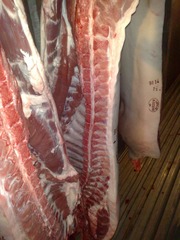 Продам мясо свинины в полу-тушах охлажденное на крюках со склада 