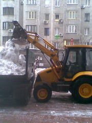 Уборка и вывоз снега в Киеве. Вывоз снега. Уборка снега.