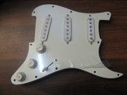 Продам Fender Squire Pickguard SSS