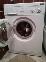 Продам стиральную машину Indesit