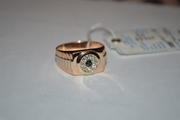 Продам мужской золотой перстень с бриллиантами.