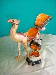 Продам статуэтку-тайник, верблюд украшен висюльками и камнями
