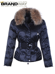 Короткая женская зимняя куртка Moncler