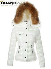Стильная женская пуховая куртка белого цвета