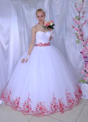Свадебные платья в наличии с вышивкой в Украинском стиле 