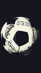 М'яч з автографом Андрія Шевченка 1992року. 
