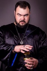 Знахар,  маг Сергій Кобзар допоможе в найважчих випадках. Сергій Кобзар