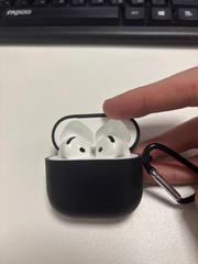 Продаю навушники Apple AirPods 4 в хорошому стані — 4500 грн