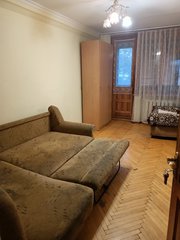 Здаю в оренду 3-кімнатну квартиру на Дарницькій площі 